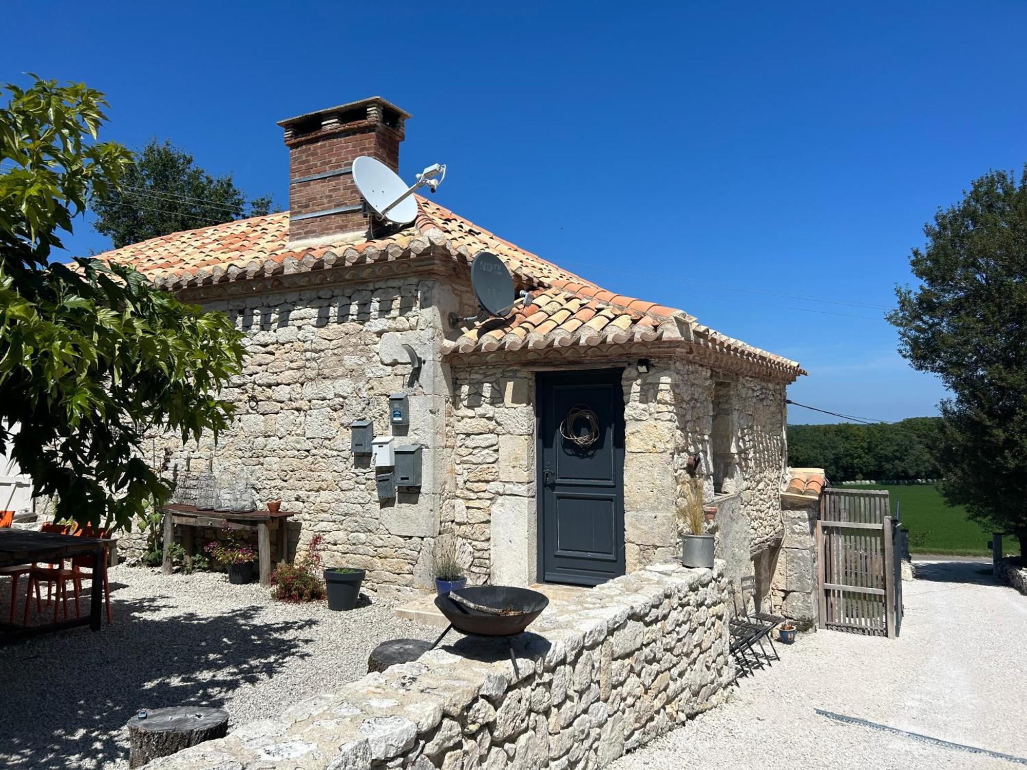 فيلا Les Fontanelles Du Quercy Blanc Montcuq المظهر الخارجي الصورة